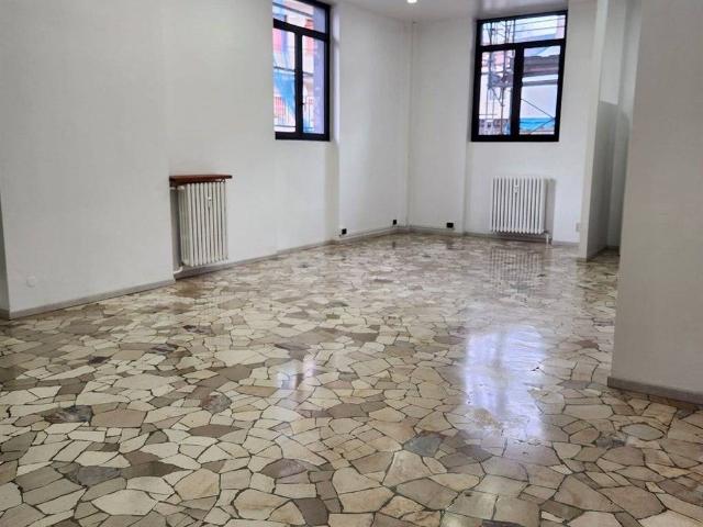 Locale Commerciale in affitto a Zona Omogenea Milano Nord, Bresso