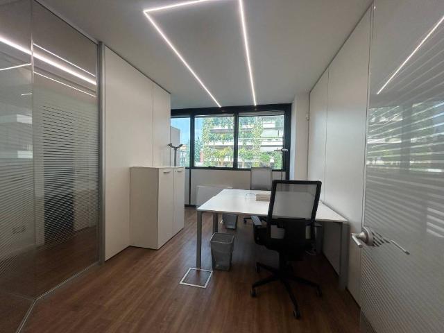 Locale Commerciale in affitto a Zona Omogenea Milano Nord, Bresso