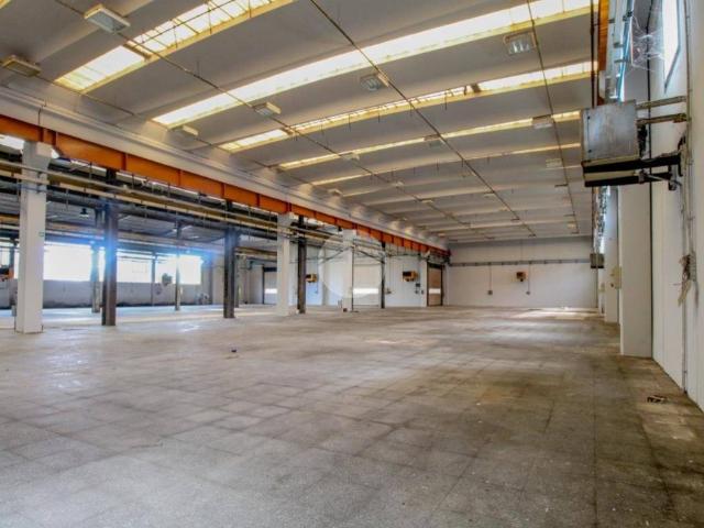 Locale Commerciale in affitto a Brignano Gera D'adda, Lombardia
