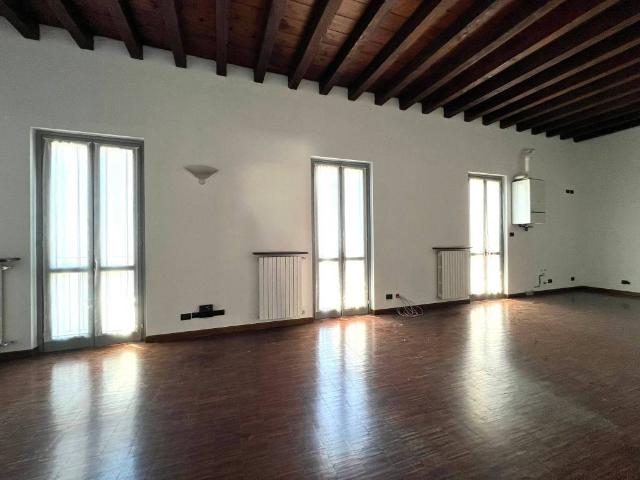 Locale Commerciale in affitto a Brignano Gera D'adda, Lombardia