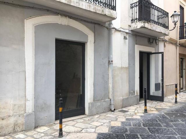 Locale Commerciale in affitto a Centro, Puglia
