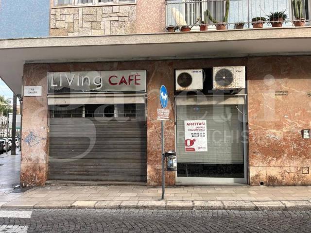 Locale Commerciale in affitto a Centro, Puglia
