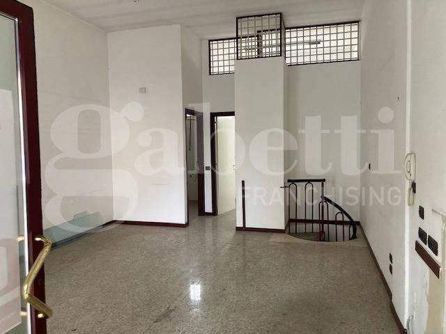 Locale Commerciale in affitto a Santa Chiara, Puglia
