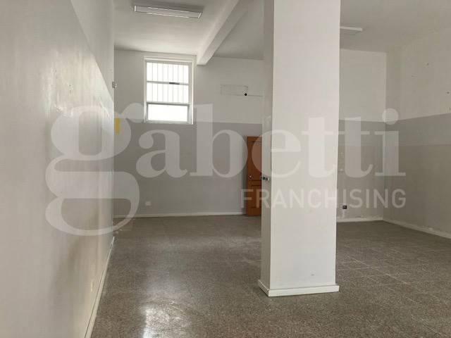 Locale Commerciale in affitto a Santa Chiara, Puglia
