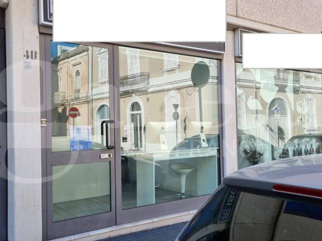 Locale Commerciale in affitto a Centro, Puglia
