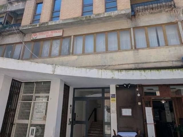 Locale Commerciale in affitto a Centro, Puglia