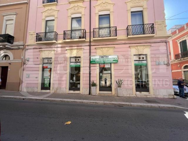 Locale Commerciale in affitto a Centro, Puglia