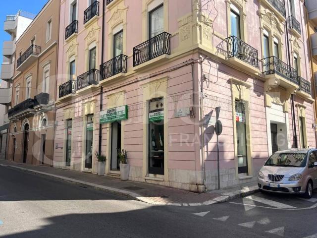 Locale Commerciale in affitto a Centro, Puglia