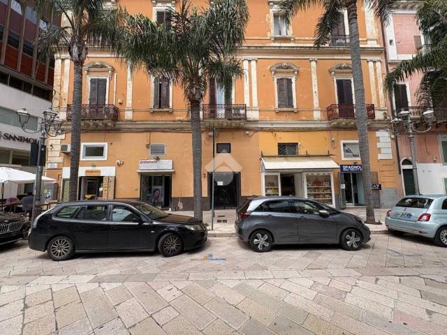 Locale Commerciale in affitto a Centro, Puglia
