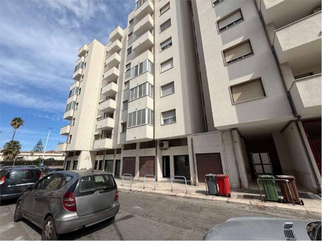 Locale Commerciale in affitto a Centro, Puglia