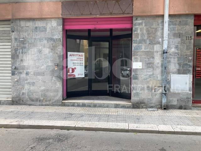 Locale Commerciale in affitto a Santa Chiara, Puglia