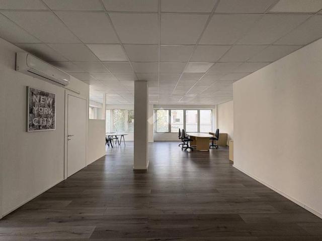 Locale Commerciale in affitto a Centro, Puglia
