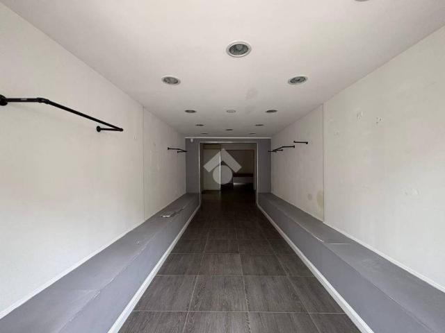 Locale Commerciale in affitto a Centro, Puglia