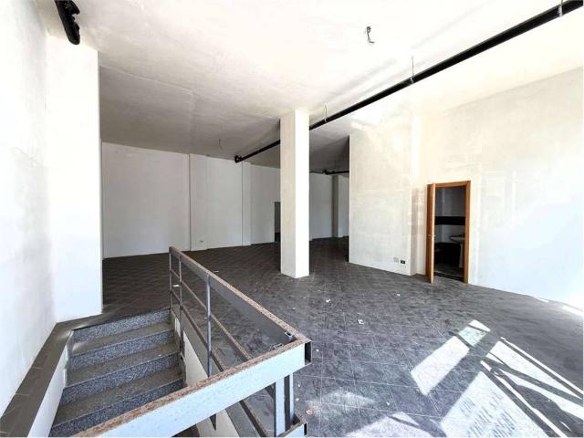 Locale Commerciale in affitto a Sant'Angelo, Puglia