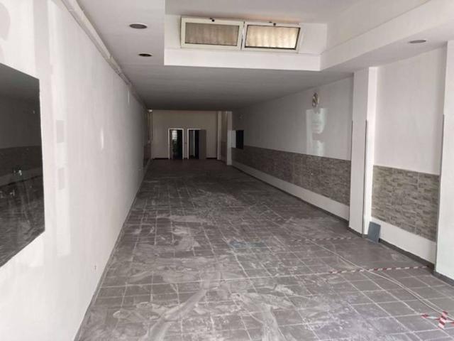 Locale Commerciale in affitto a Cappuccini, Puglia