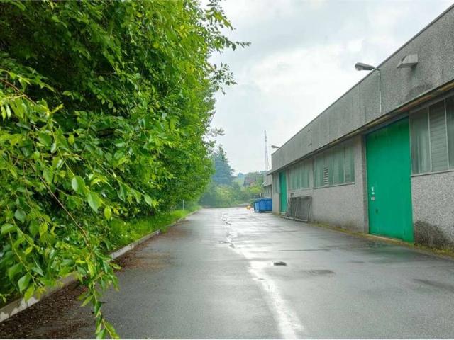 Locale Commerciale in affitto a Briosco, Lombardia
