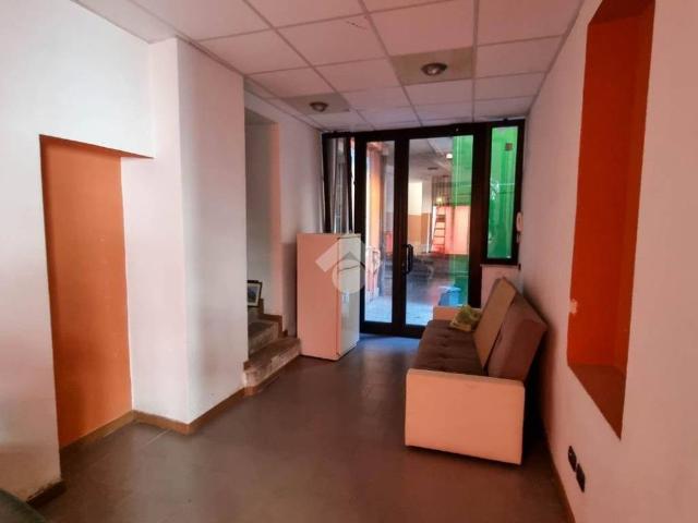 Locale Commerciale in affitto a Vaccarezza Nuova, Brivio