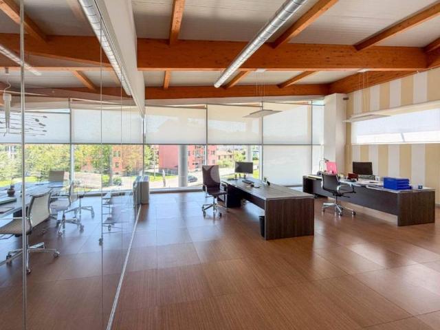 Locale Commerciale in affitto a Brivio, Lombardia