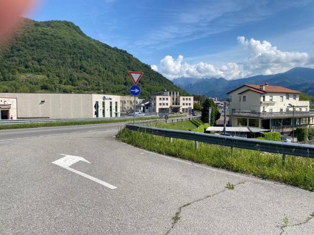 Locale Commerciale in affitto a Vaccarezza Nuova, Brivio