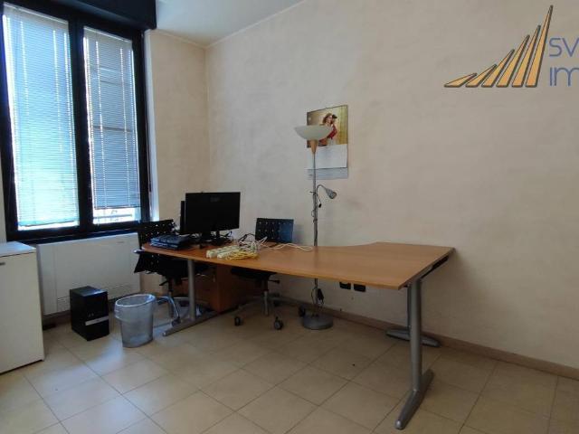 Locale Commerciale in affitto a Brugherio, Lombardia