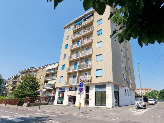 Locale Commerciale in affitto a Brugherio, Lombardia