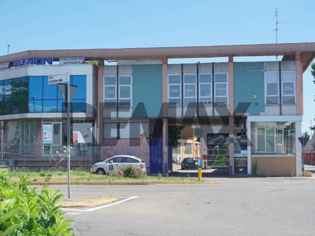 Locale Commerciale in affitto a Brugherio, Lombardia