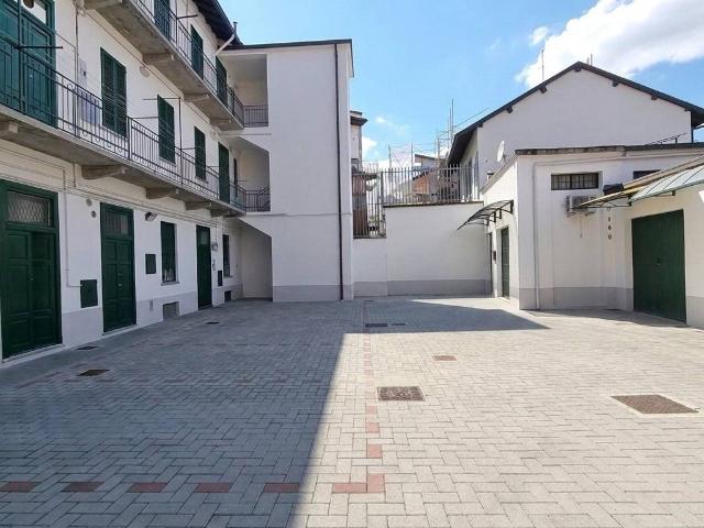 Locale Commerciale in affitto a Brugherio, Lombardia