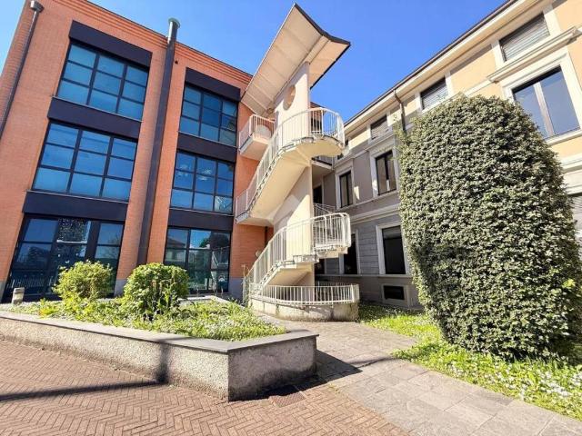 Locale Commerciale in affitto a Brugherio, Lombardia