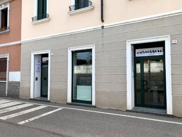 Locale Commerciale in affitto a Brugherio, Lombardia