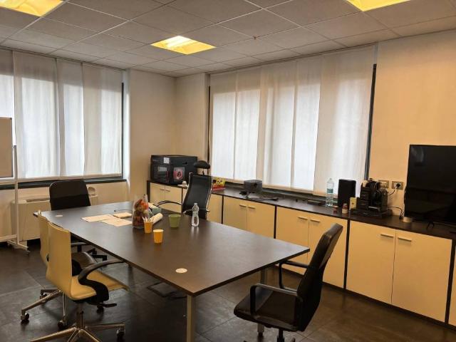 Locale Commerciale in affitto a Brugherio, Lombardia