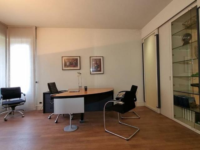 Locale Commerciale in affitto a Brugherio, Lombardia