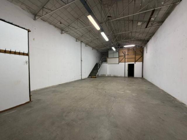 Locale Commerciale in affitto a Moncucco, Brugherio