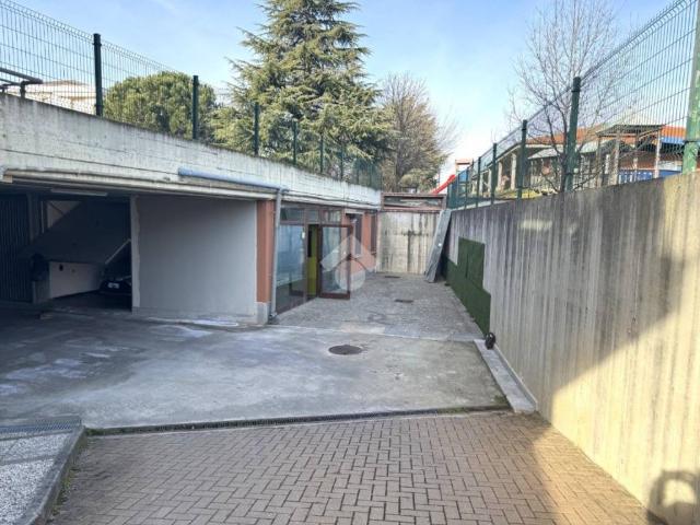 Locale Commerciale in affitto a Tetti Griglio, Piemonte