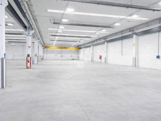Locale Commerciale in affitto a Brusaporto, Lombardia