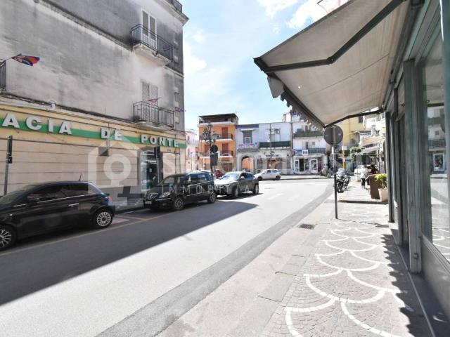 Locale Commerciale in affitto a Brusciano, Campania