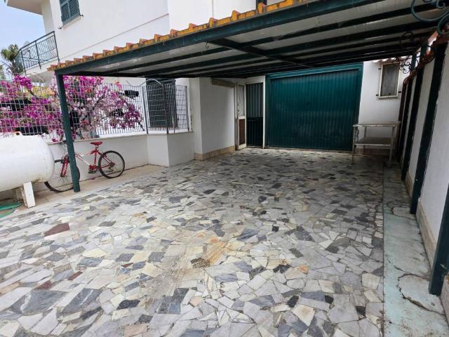 Locale Commerciale in affitto a Brusciano, Campania