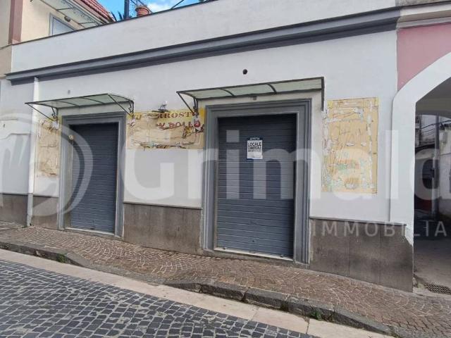 Locale Commerciale in affitto a Brusciano, Campania