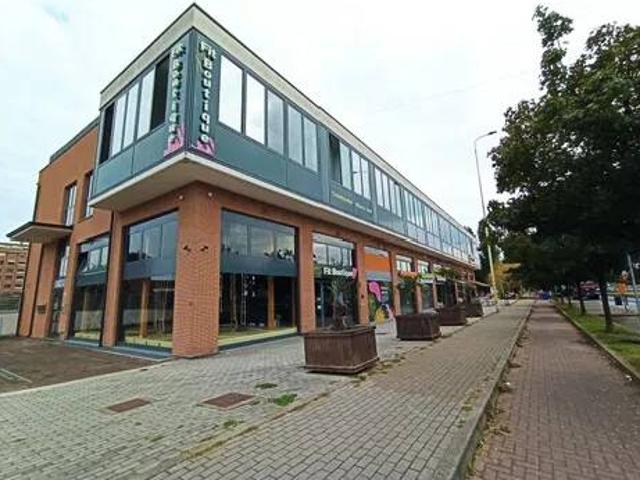 Locale Commerciale in affitto a Robarello, Buccinasco