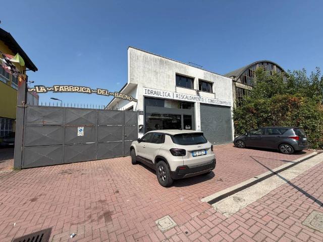 Locale Commerciale in affitto a Buccinasco, Lombardia