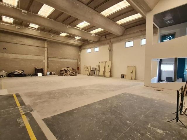 Locale Commerciale in affitto a Buccinasco, Lombardia