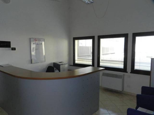 Locale Commerciale in affitto a Budrio, Reggio Emilia