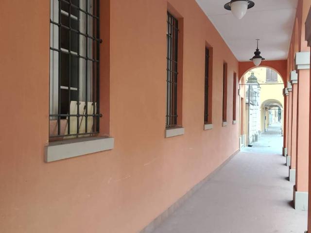 Locale Commerciale in affitto a Budrio, Reggio Emilia