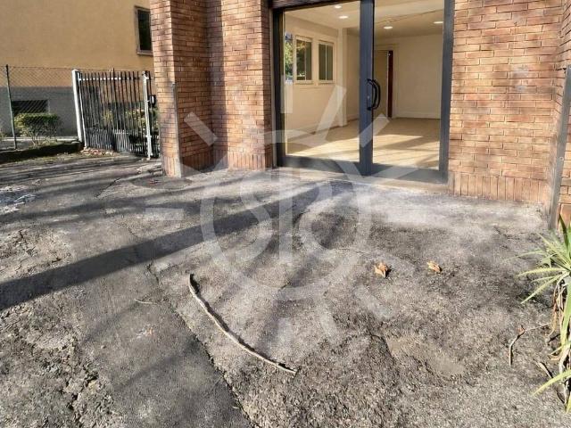 Locale Commerciale in affitto a Budrio, Reggio Emilia
