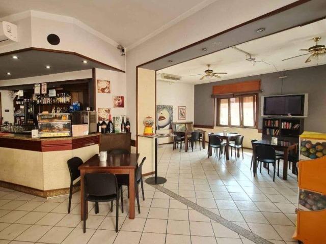 Locale Commerciale in affitto a Piemonte, Vercelli