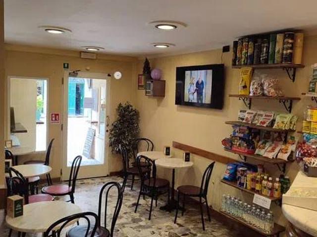 Locale Commerciale in affitto a Busalla, Liguria