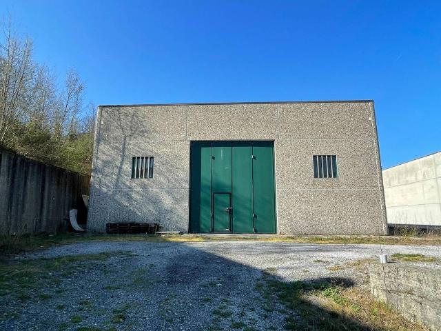 Locale Commerciale in affitto a Busalla, Liguria