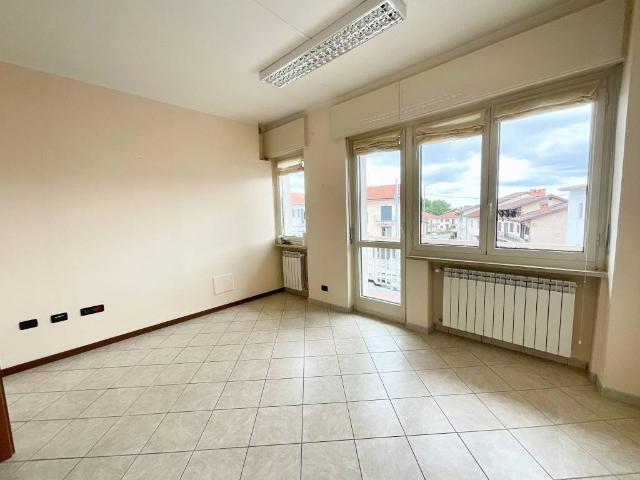 Locale Commerciale in affitto a San Rocco, Piemonte