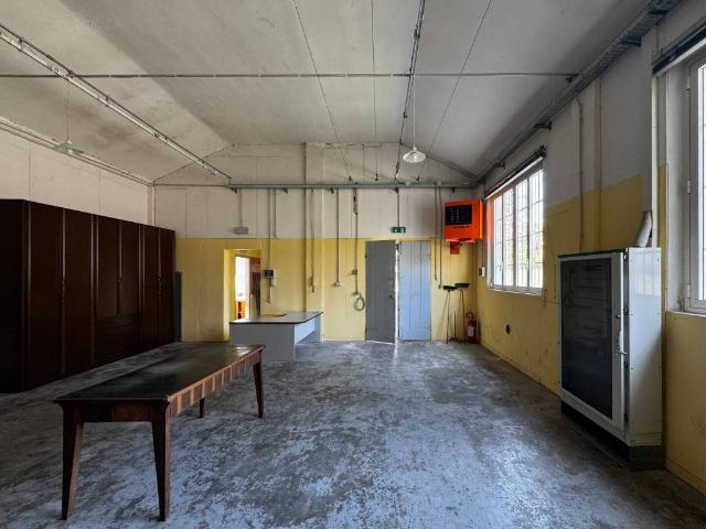 Locale Commerciale in affitto a Buscate, Lombardia