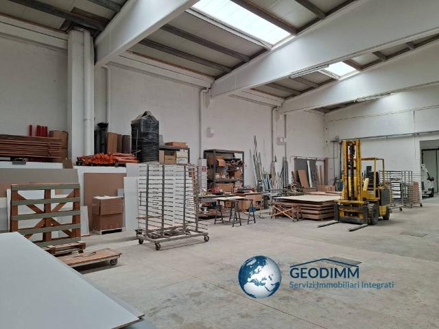 Locale Commerciale in affitto a Buscate, Lombardia