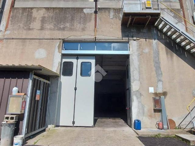 Locale Commerciale in affitto a Buscate, Lombardia